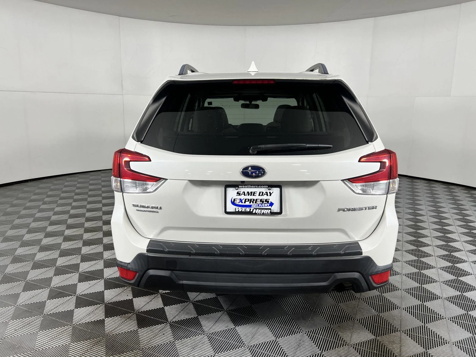 Used 2019 Crystal White Pearl Subaru Premium image 27