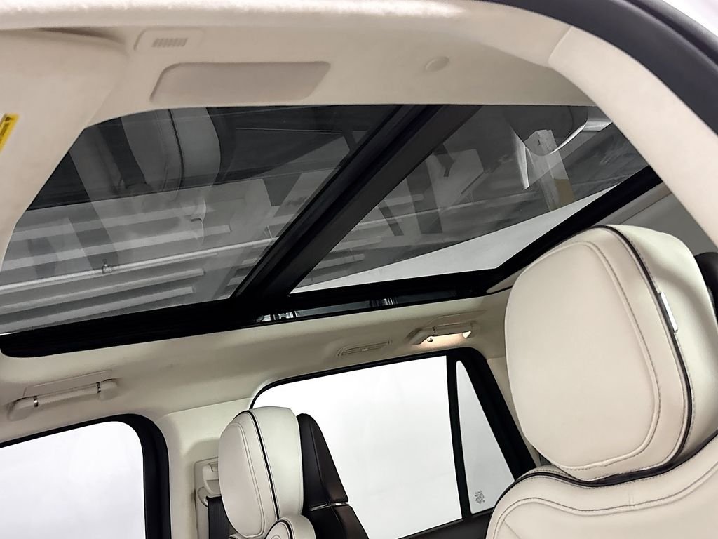 Used 2023 White Metallic Lincoln Black Label image 19