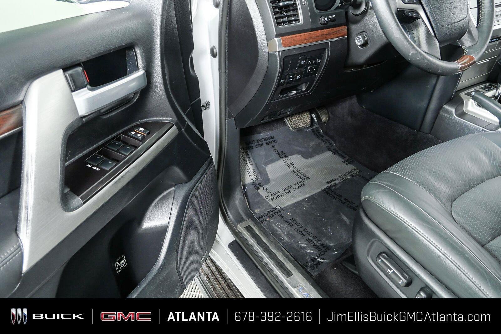Used 2017 Classic Silver Metallic Toyota Base image 9