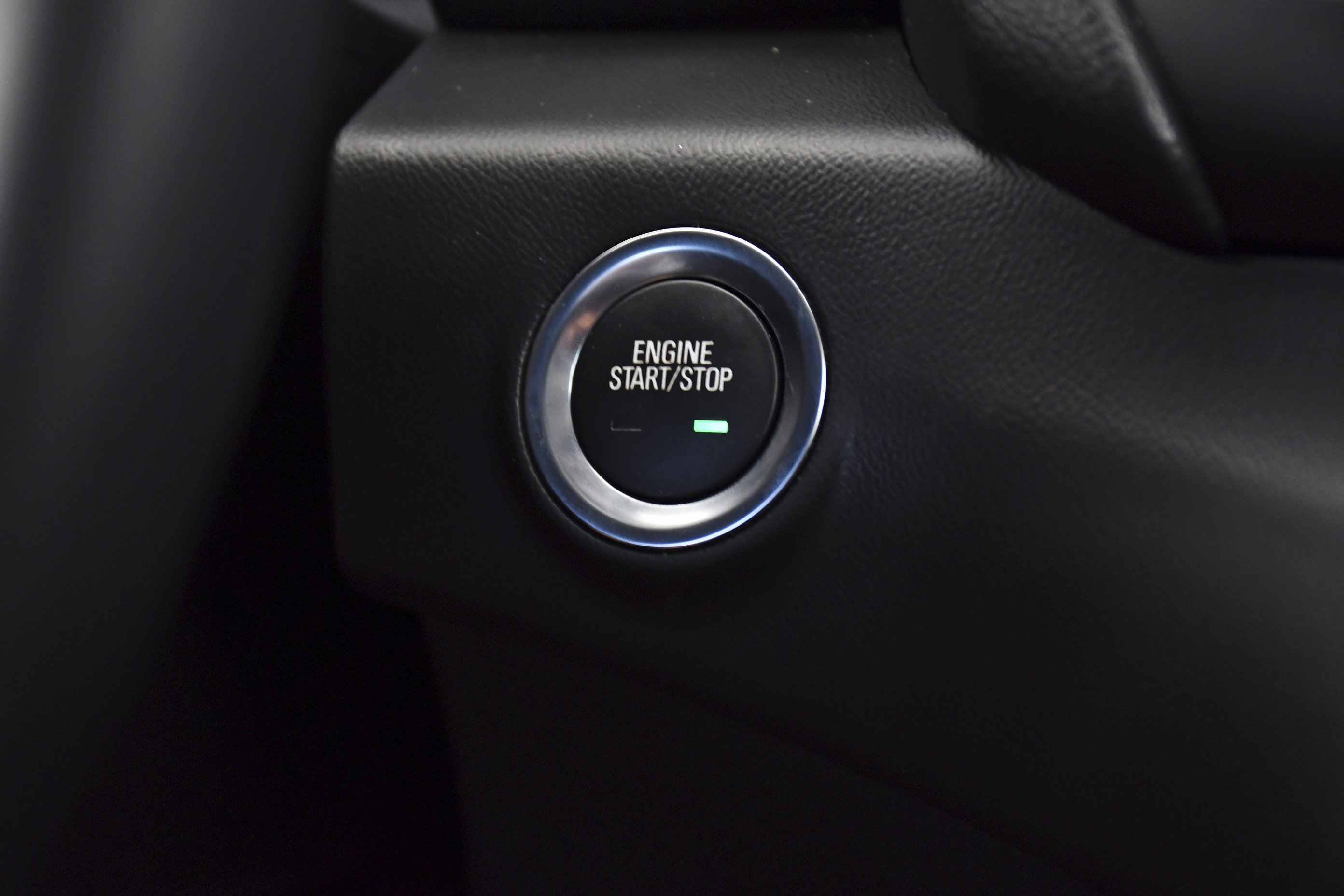 Used 2023 Marine Metallic GMC SLT image 17