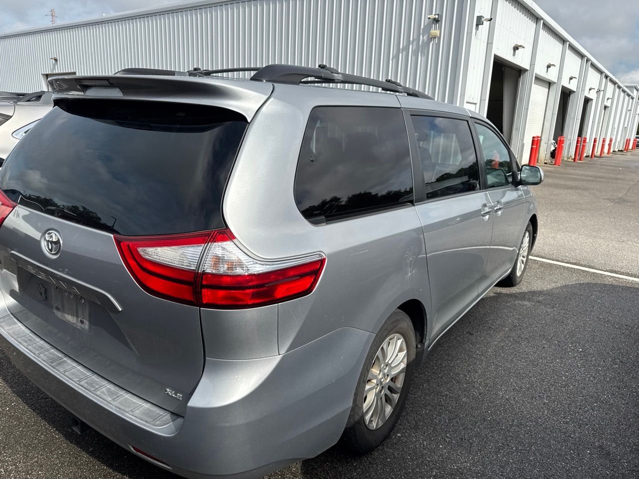 Used 2016 Silver Toyota XLE image 7