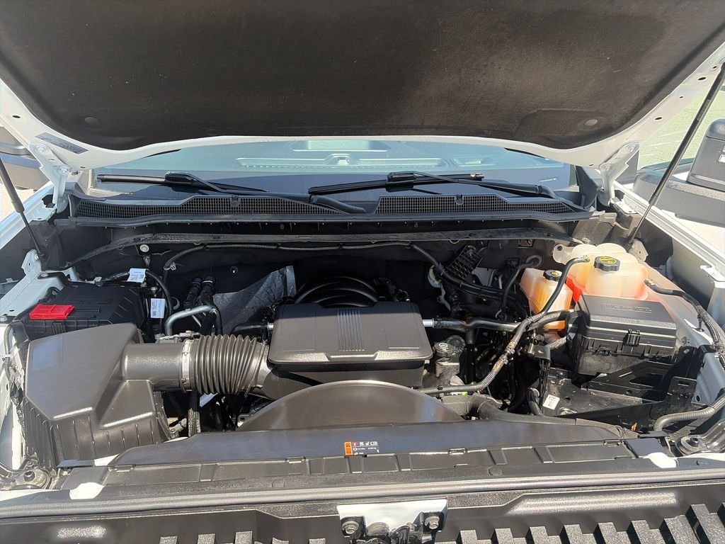 Used 2025 White Chevrolet Custom image 21