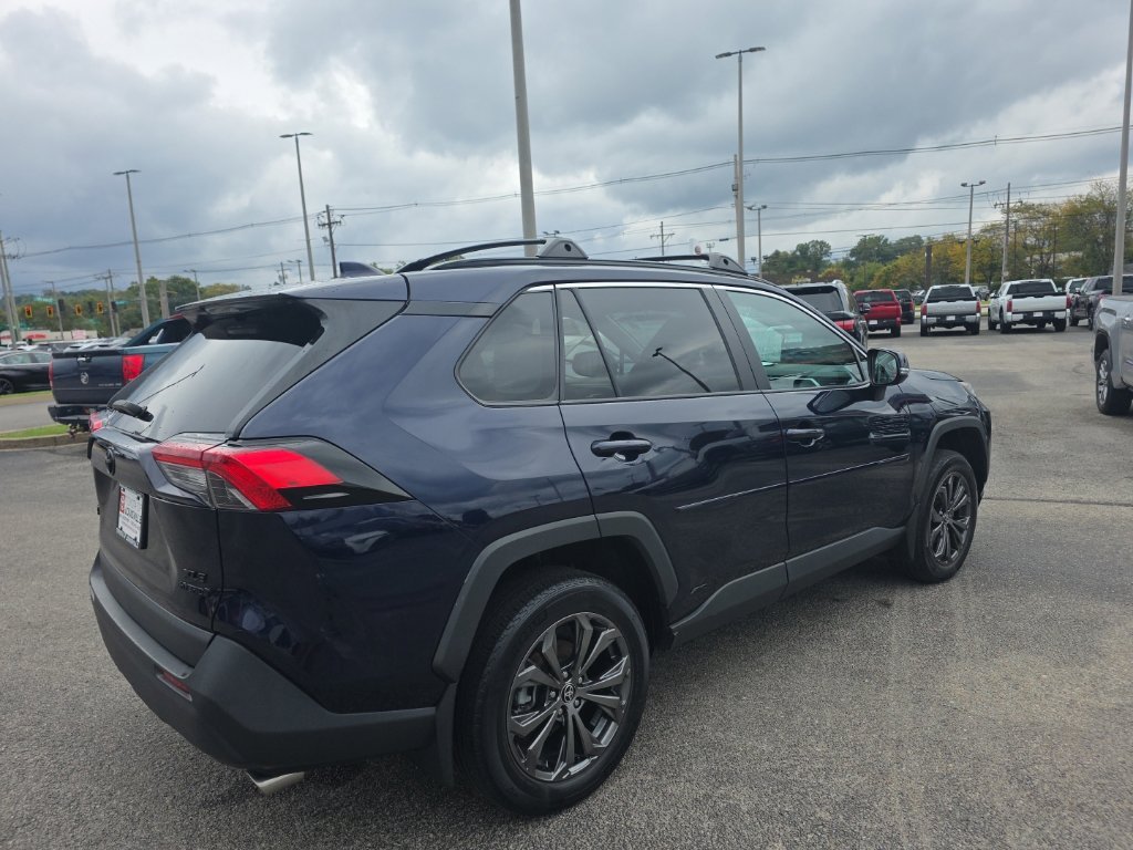 Used 2022  Toyota XLE Premium image 5