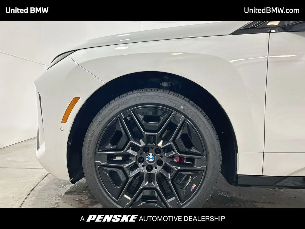 Used 2026 Alpine White BMW xDrive60 image 10