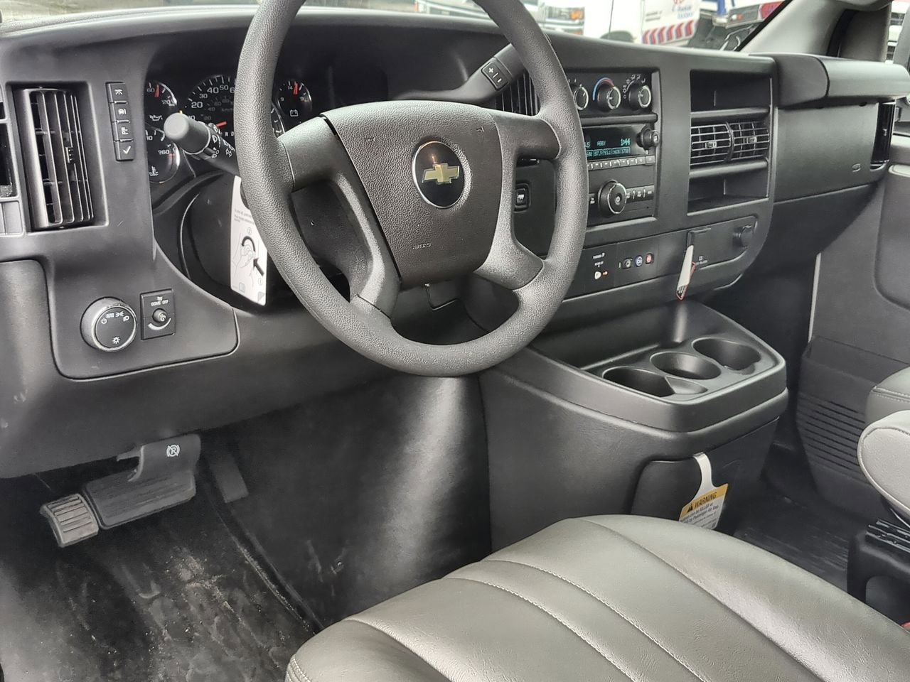 2025 Chevrolet Express Cargo Work Van - Photo 10