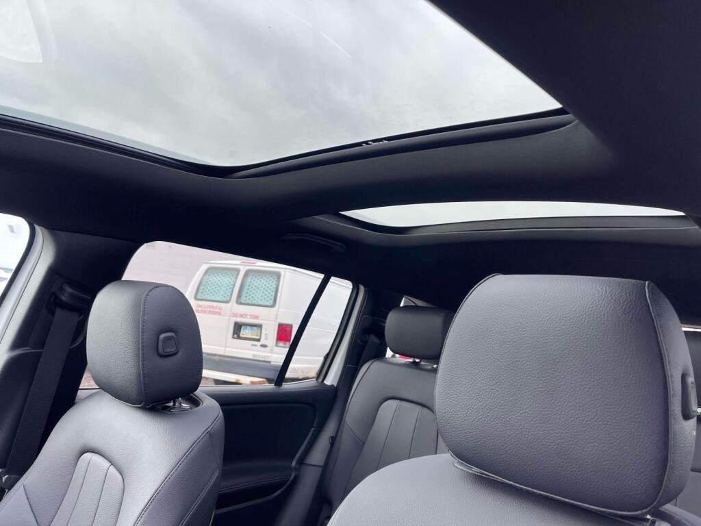 New 2026 Polar White Mercedes-Benz GLB 250 image 5