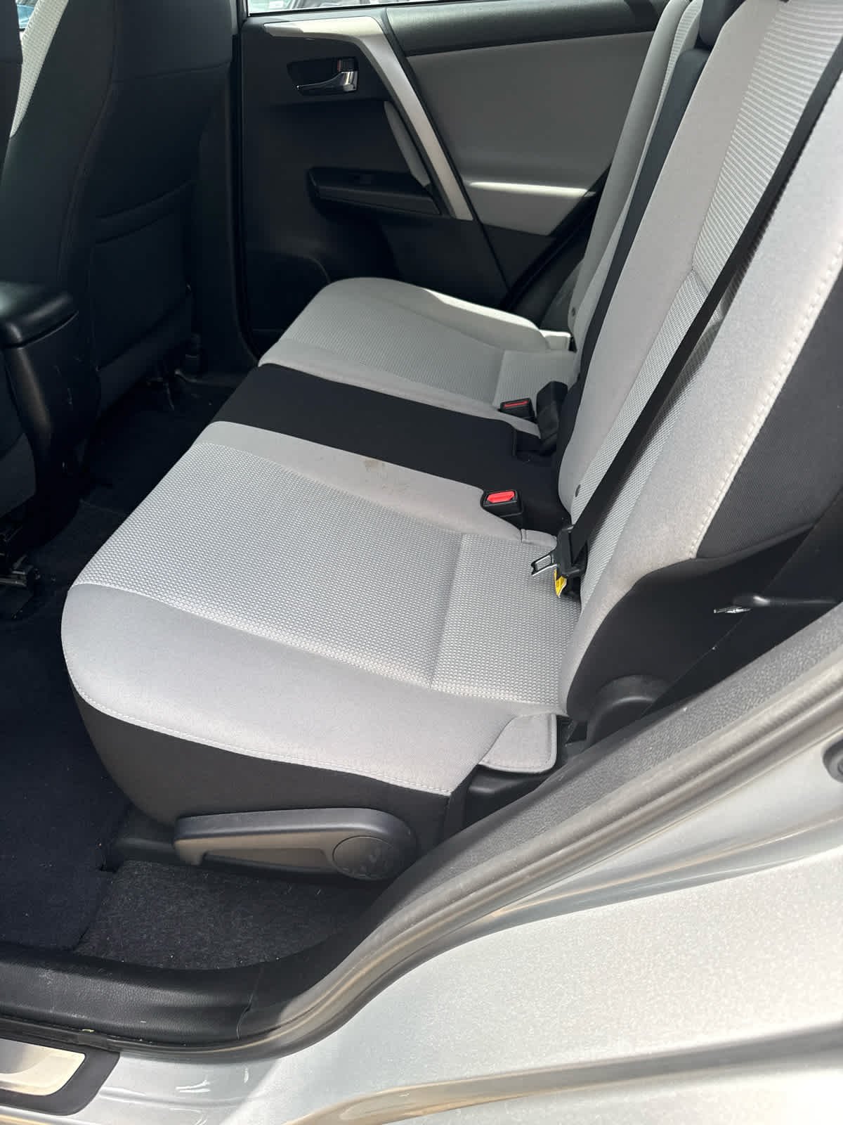 Used 2018 Silver Sky Metallic Toyota XLE image 14