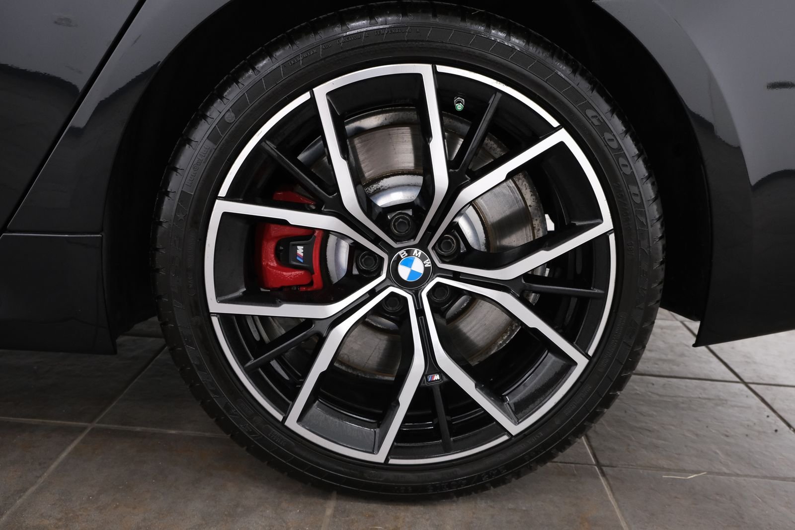 Used 2023 Black Sapphire Metallic BMW 540i xDrive image 37