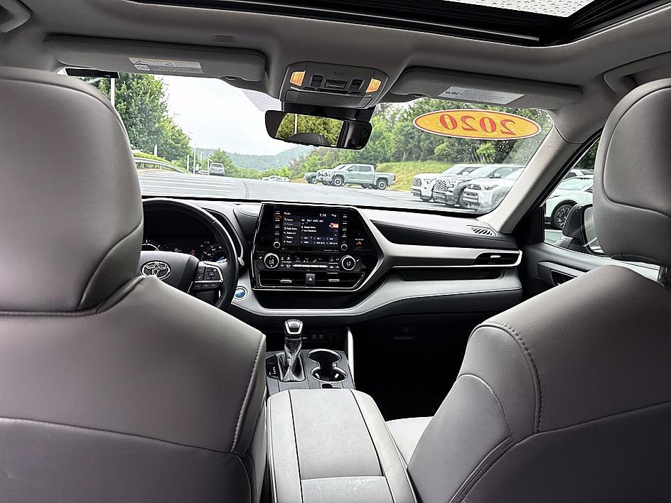 Used 2020 Moon Dust Toyota Hybrid XLE image 19