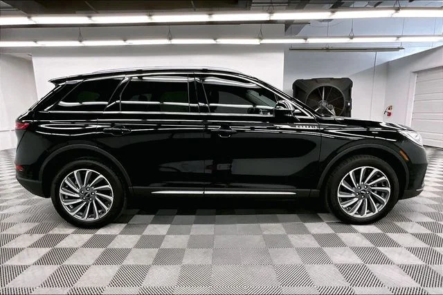 Used 2023 Infinite Black Metallic Clearcoat Lincoln Reserve image 15