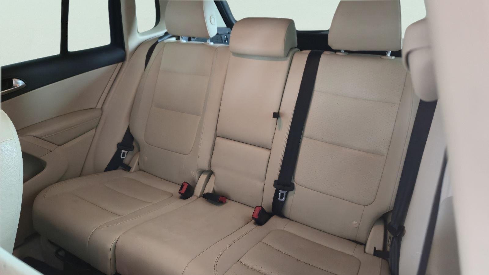 Used 2017  VOLKSWAGEN  image 24