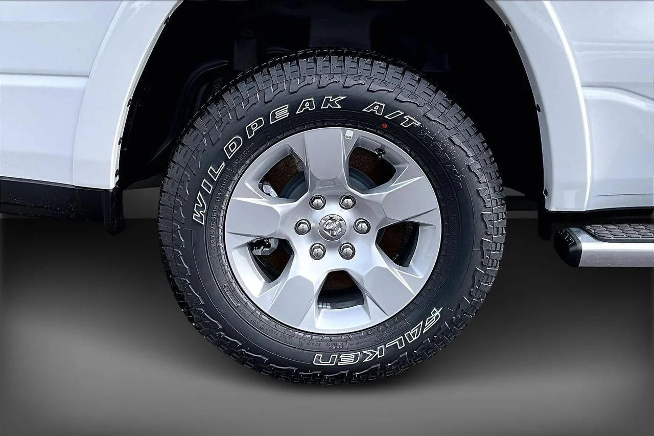 New 2026 Bright White Clearcoat RAM Big Horn/Lone Star image 32