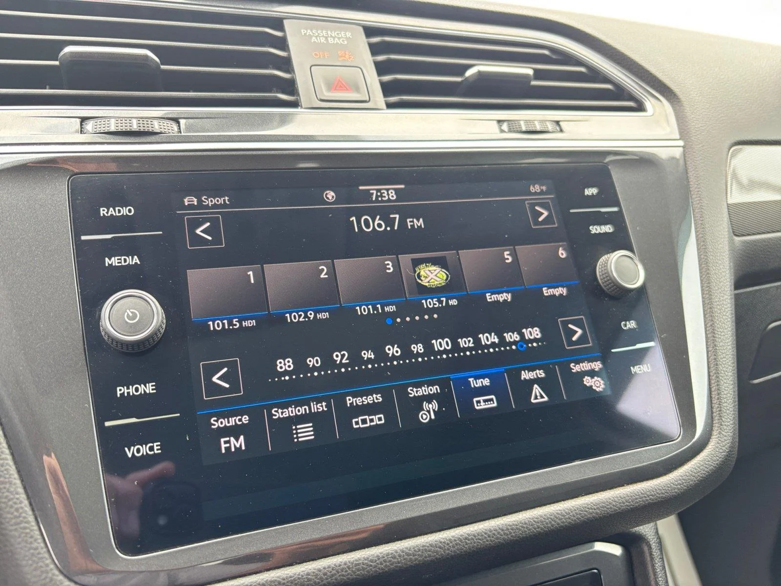 2023 Volkswagen Tiguan SE - Photo 23