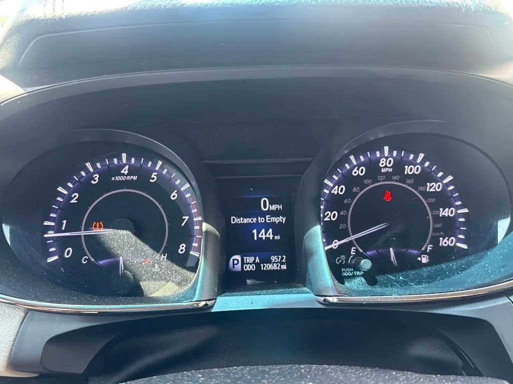 Used 2015 Gray Toyota XLE image 21