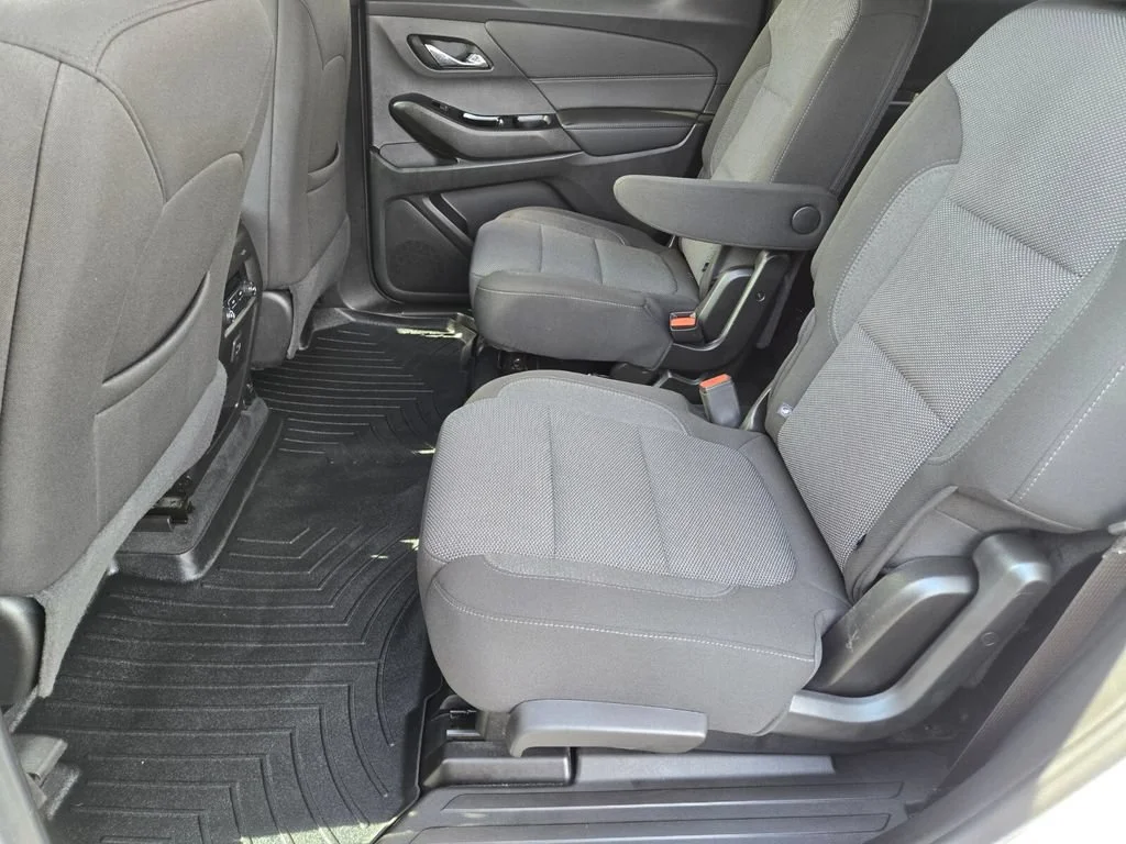 Used 2023 SUMMIT WHITE Chevrolet LT Cloth image 11