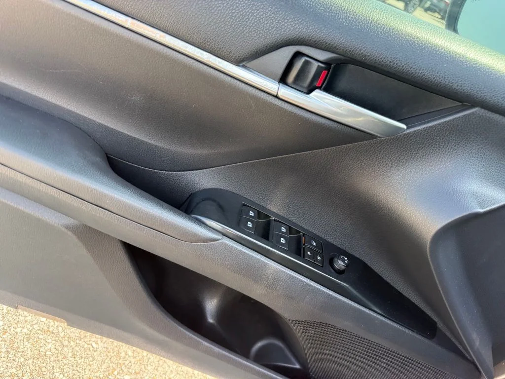 Used 2018 Gray Toyota SE image 6