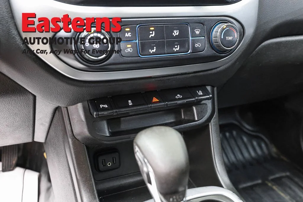 Used 2022 White Chevrolet LT image 21