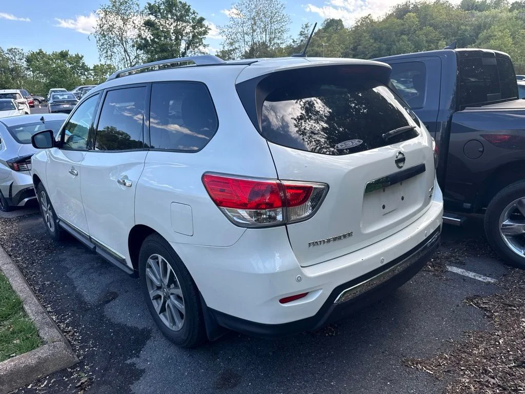 Used 2016 Nissan Pathfinder SL with VIN 5N1AR2MM1GC662905 for sale in Harrisonburg, VA