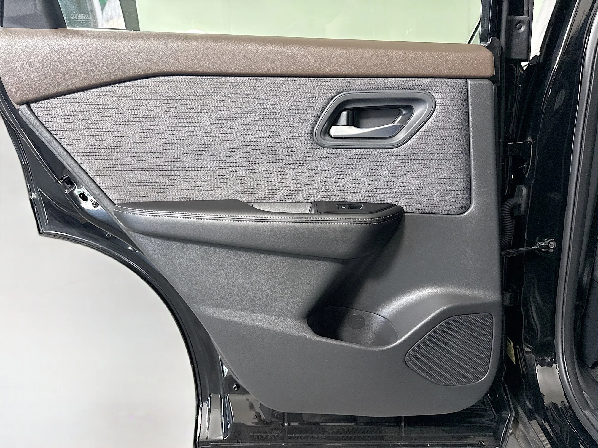 Used 2022 Super Black Nissan SV image 22