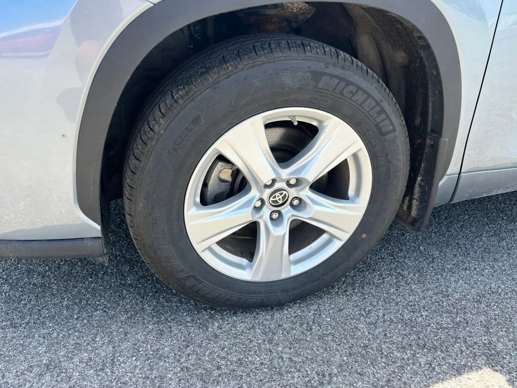 Used 2022 Moon Dust Toyota LE image 10