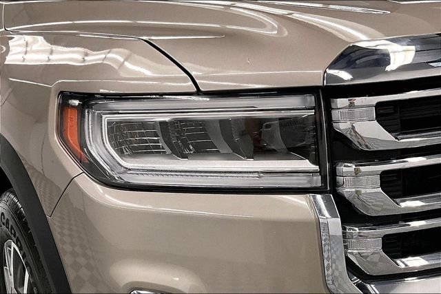 Used 2023 Light Stone Metallic GMC SLE image 35