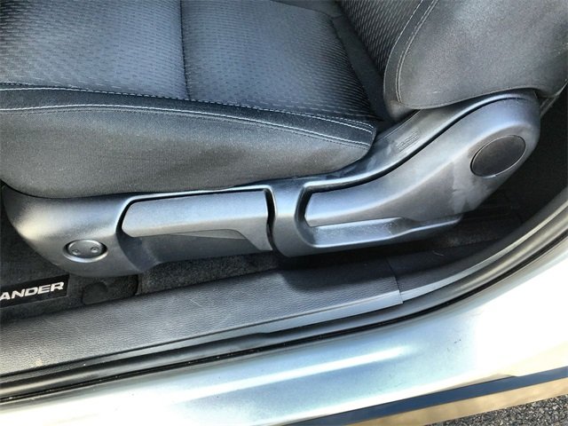 2025 Mitsubishi Outlander ES photo 3