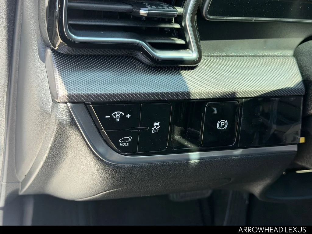Used 2023 White Kia SX image 20