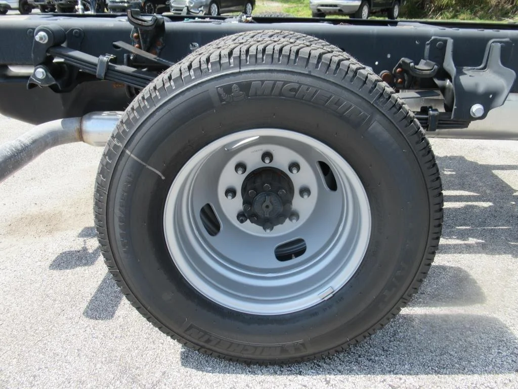2024 Ford F-350 Super Duty Chassis Cab XL - Photo 9