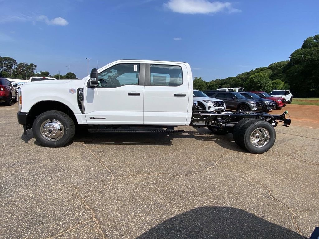 New 2026 Oxford White Ford F-350® XL image 5