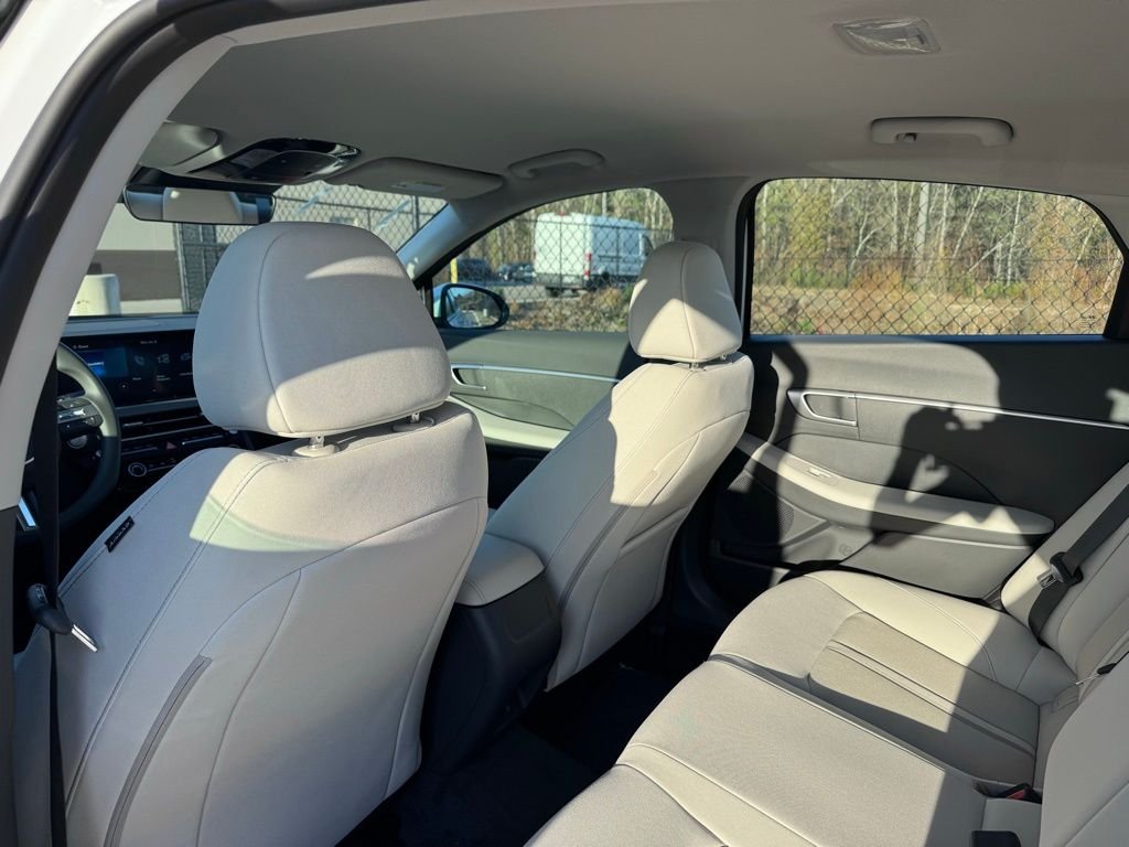 Used 2026 White Hyundai SE image 18