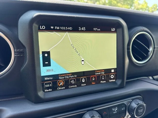 Used 2022 Green Jeep Overland image 21