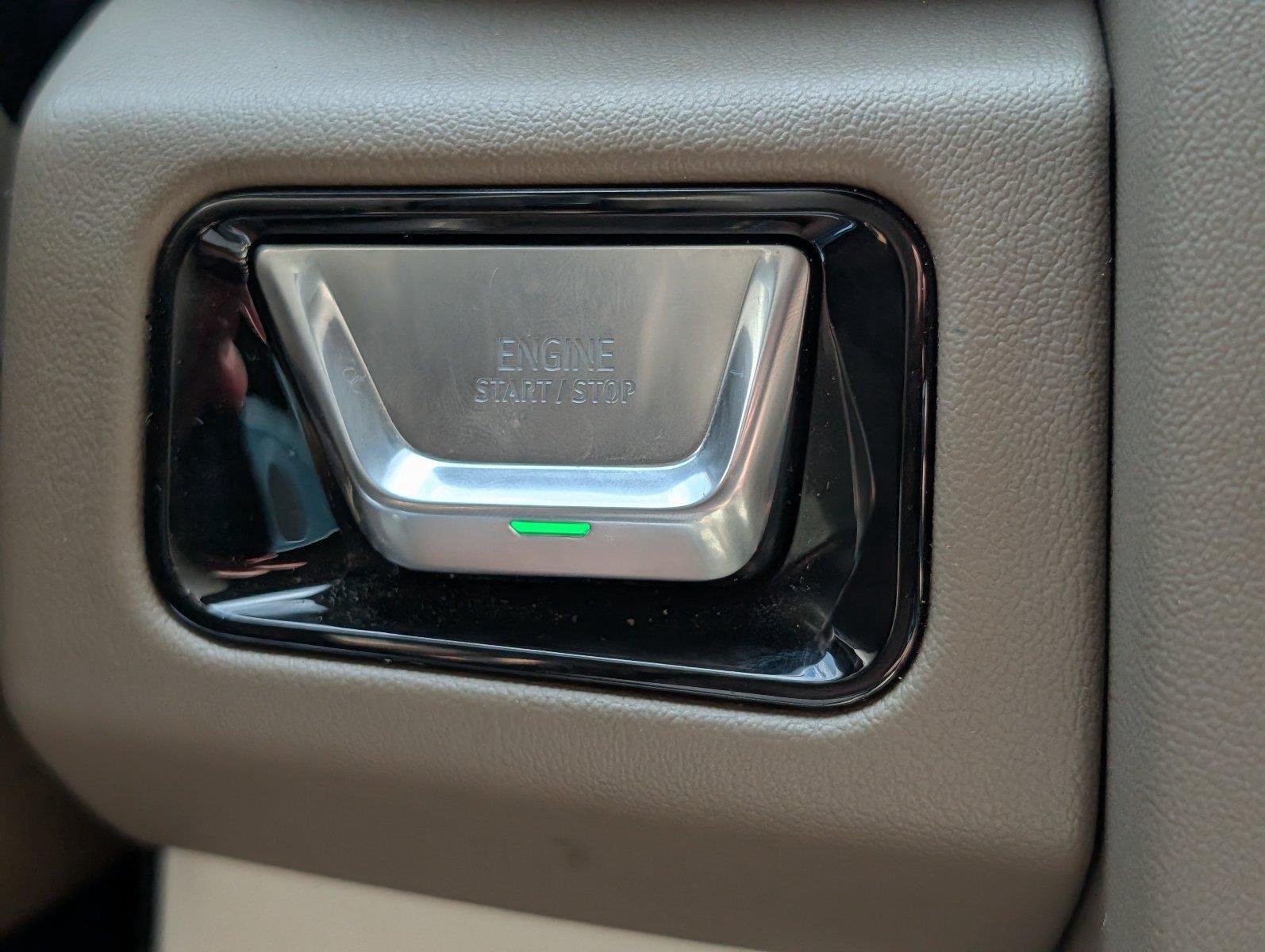 Used 2025 White Frost Tricoat GMC Denali image 24