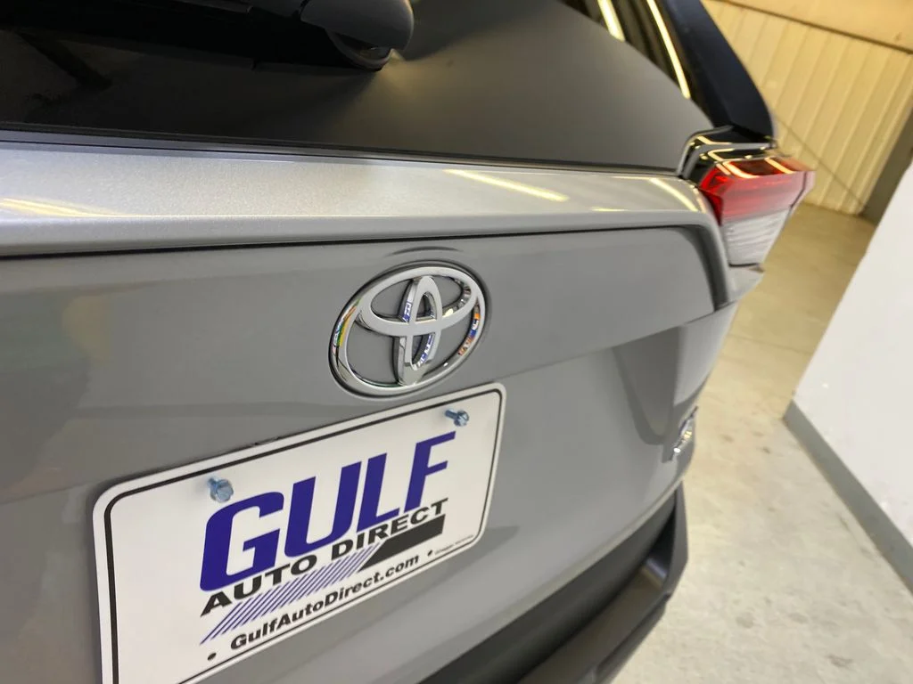 Used 2025 Silver Toyota LE image 15