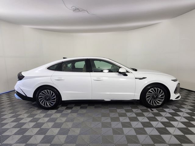 Used 2025 White Hyundai Limited image 6