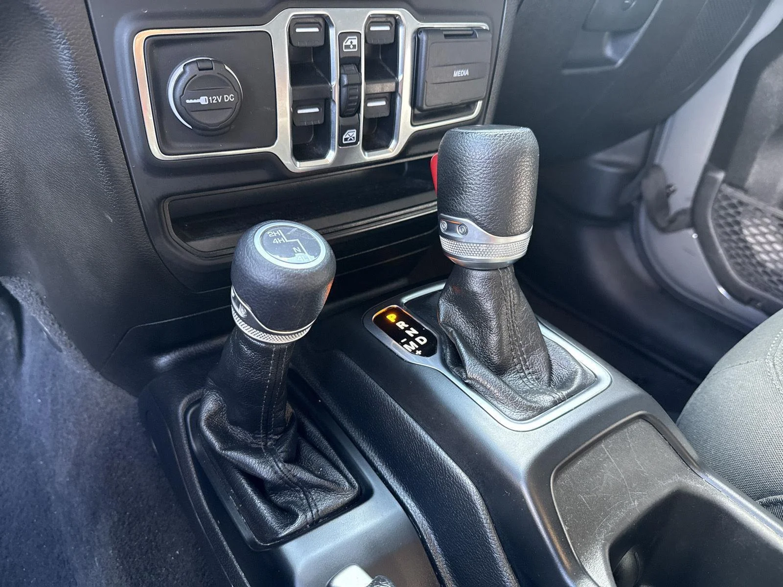 Used 2023 Sting-Gray Clearcoat Jeep Sport S image 4