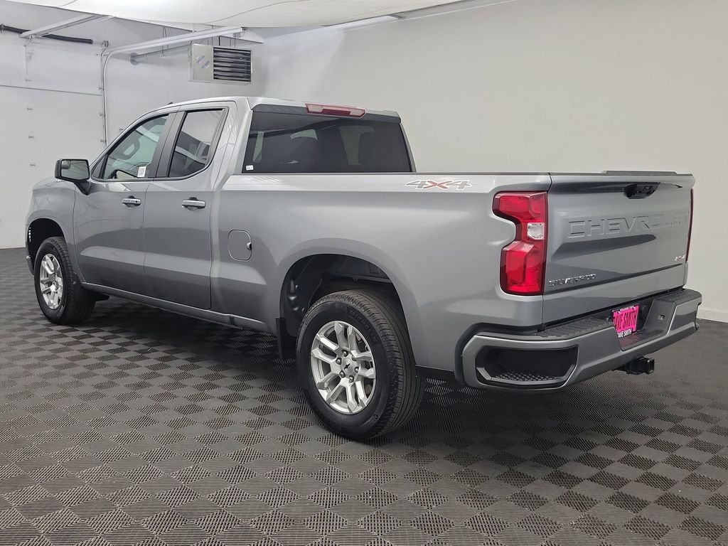 2024 Chevrolet Silverado 1500 RST photo 3