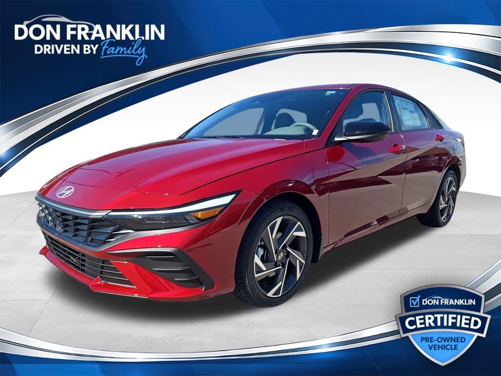 Used 2025 Red Hyundai SEL Sport image 1