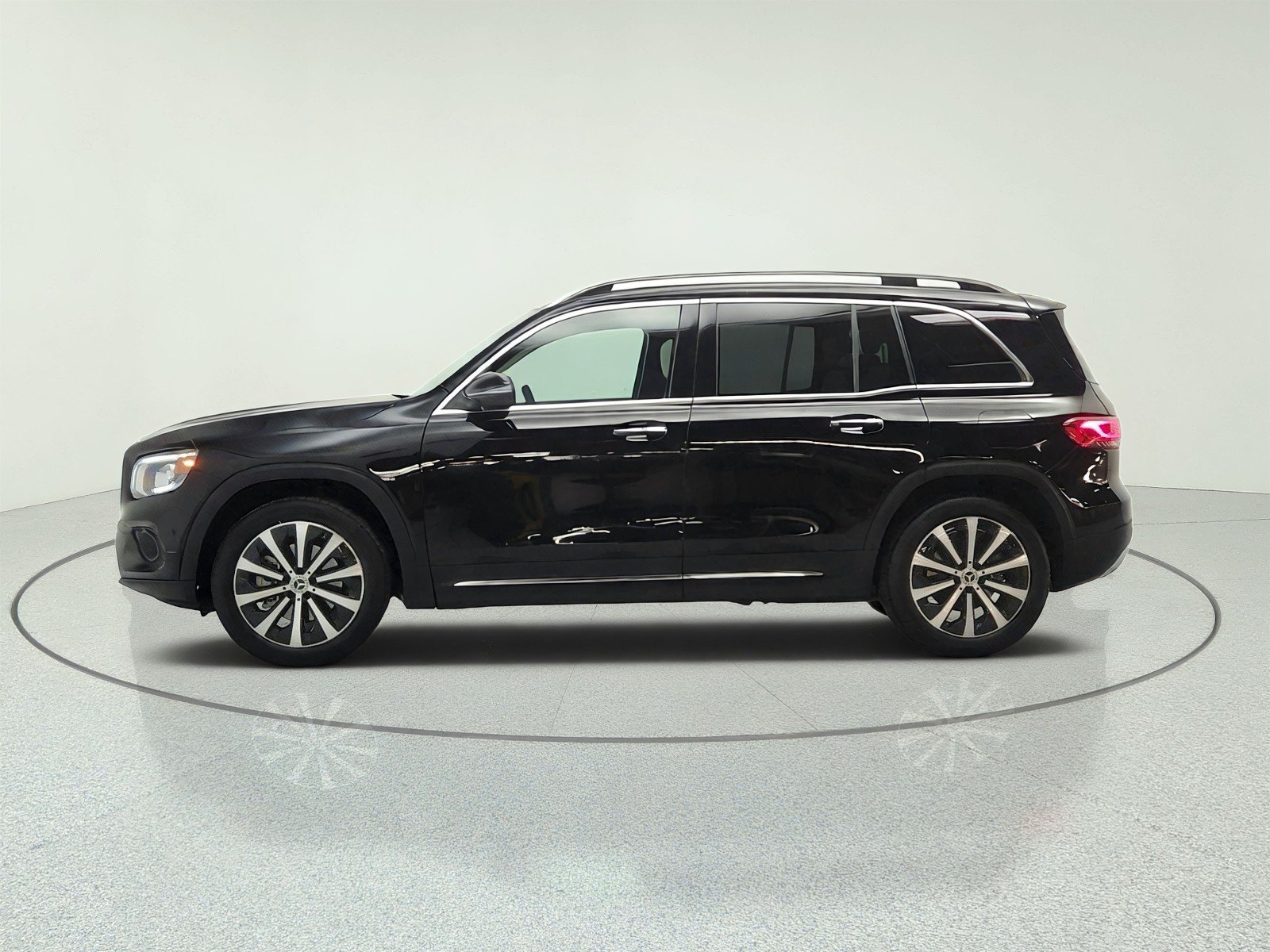 Used 2023 Night Black Mercedes-Benz GLB 250 SUV image 8