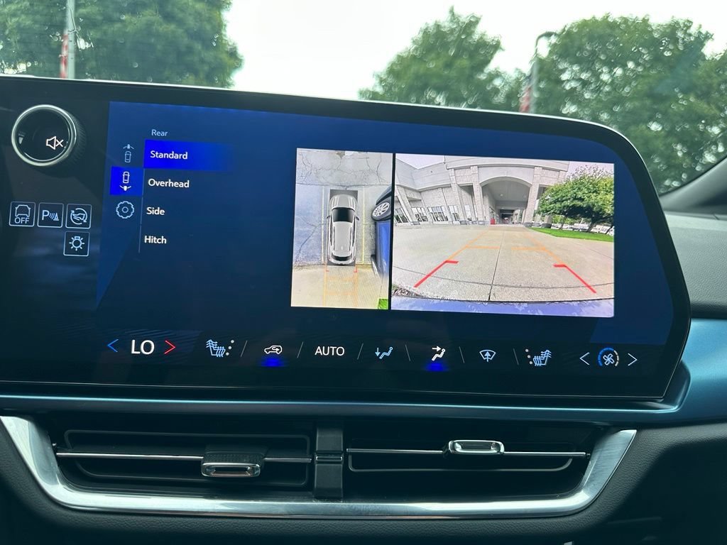 2025 Chevrolet Equinox EV LT - Photo 17
