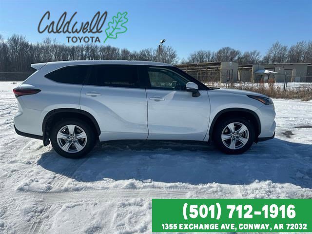 2024 Toyota Highlander LE - Photo 35