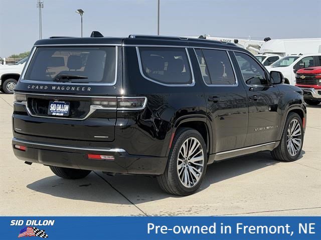 Used 2023 Diamond Black Crystal Pearlcoat Jeep Series III image 4