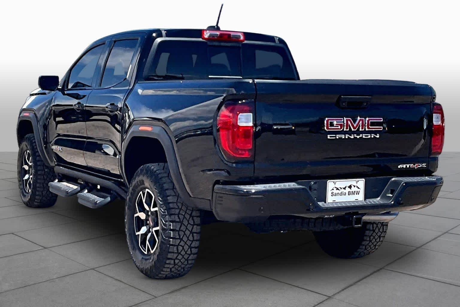 Used 2026 Onyx Black GMC 4WD AT4X image 9