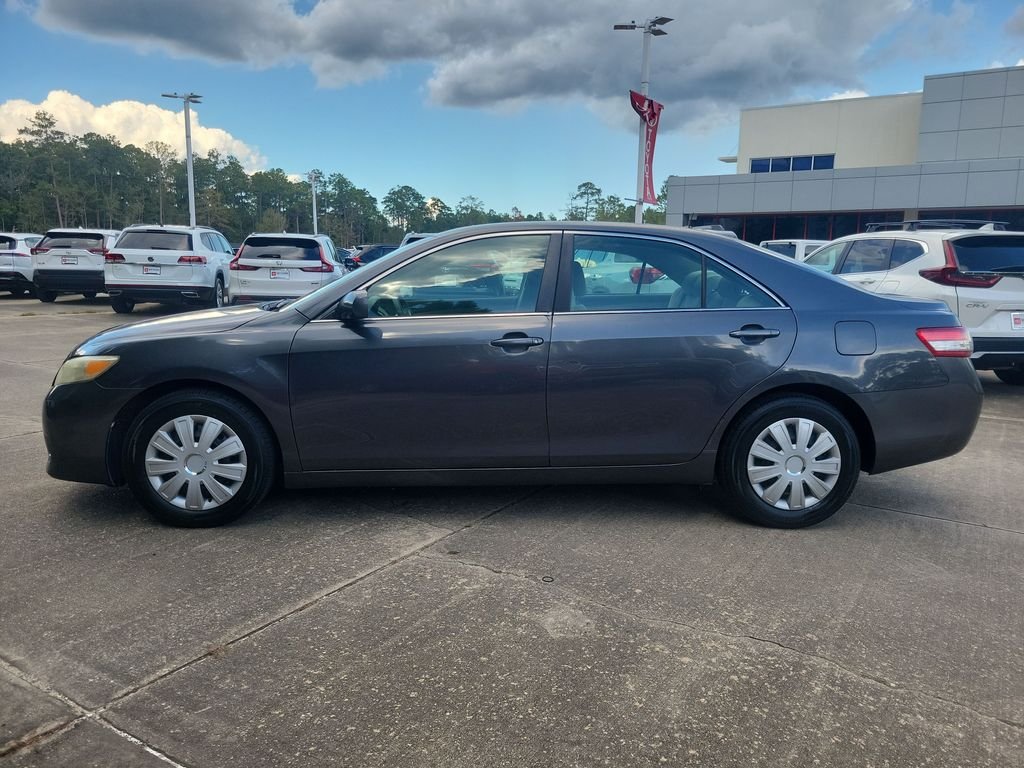 Used 2011 Gray Toyota LE image 2