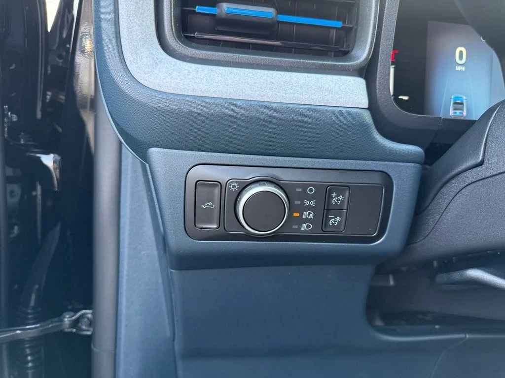New 2026 Shadow Black Ford XLT image 12