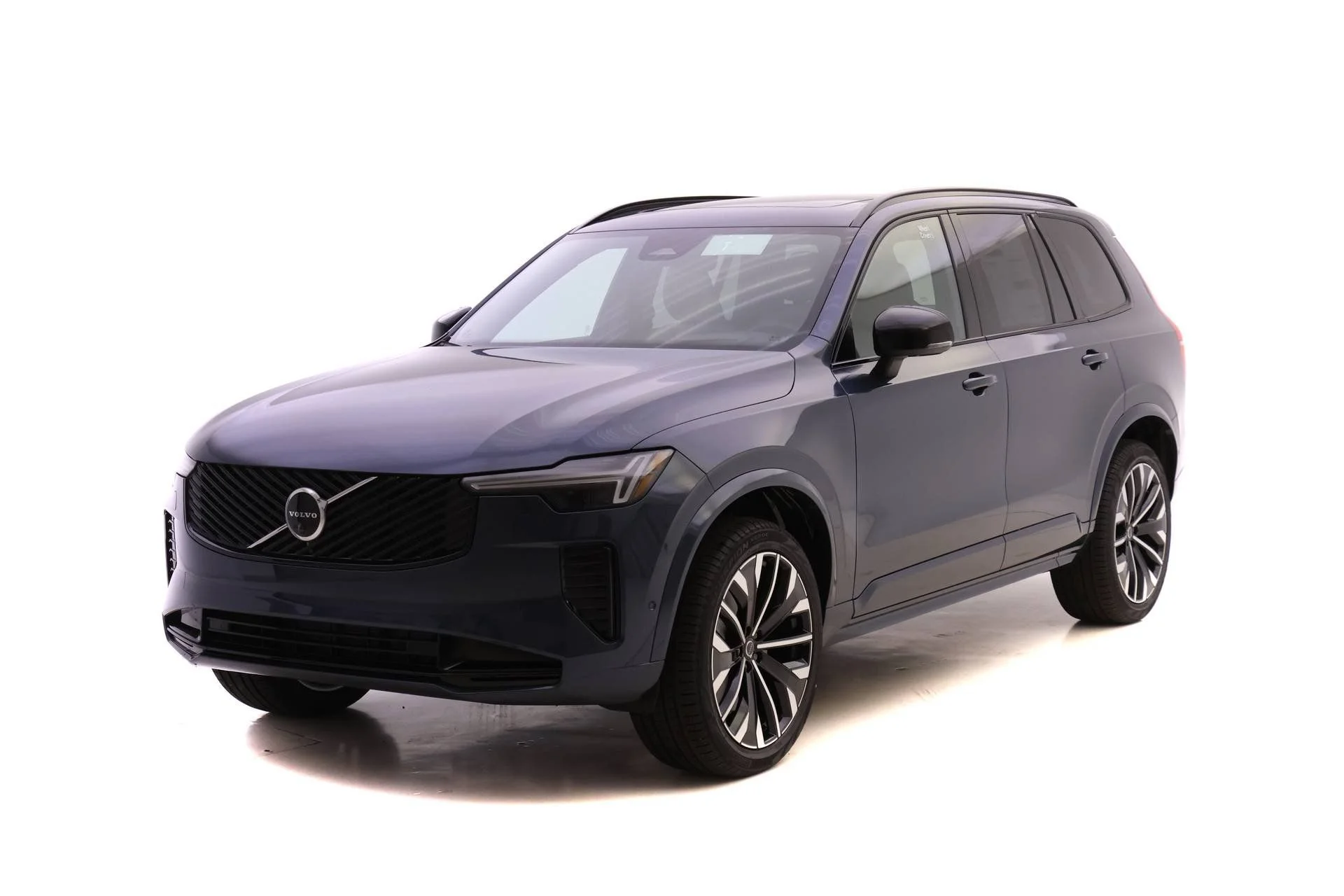 2026 Volvo XC90 B6 Ultra Dark 6-Seater 4WD's photo