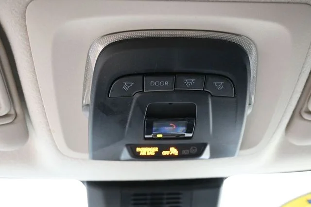 2025 Toyota Corolla LE - Photo 31