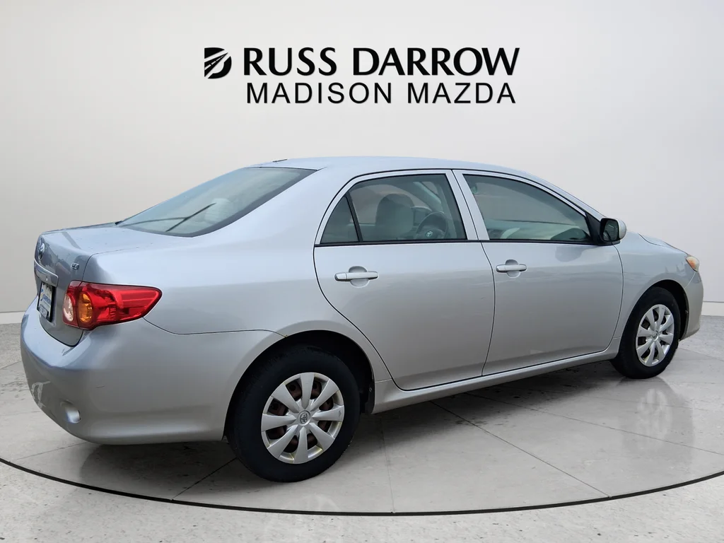 Used 2009 Silver Toyota LE image 5