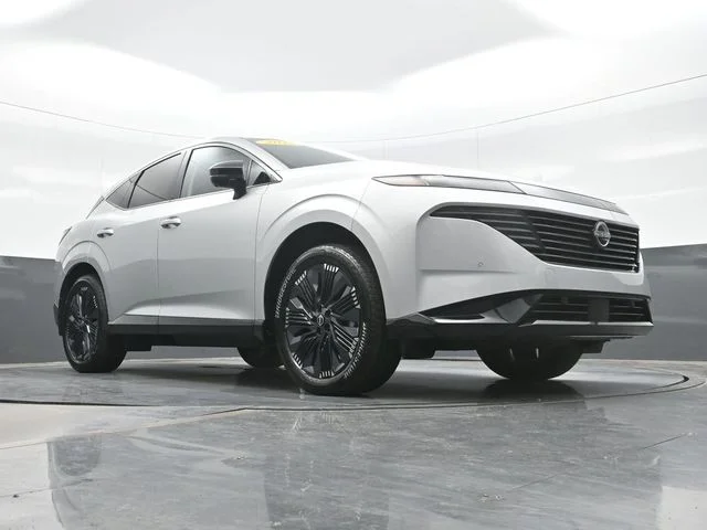 Used 2025 Silver Nissan Platinum image 23