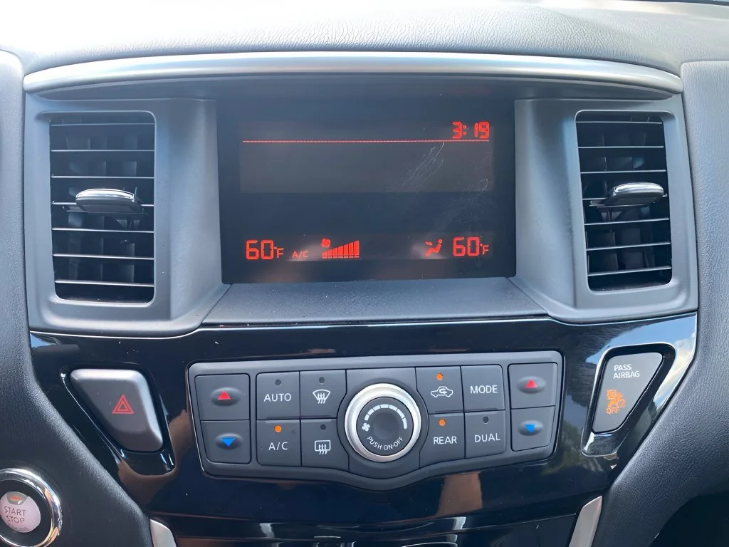 Used 2015 C Black Nissan S image 27