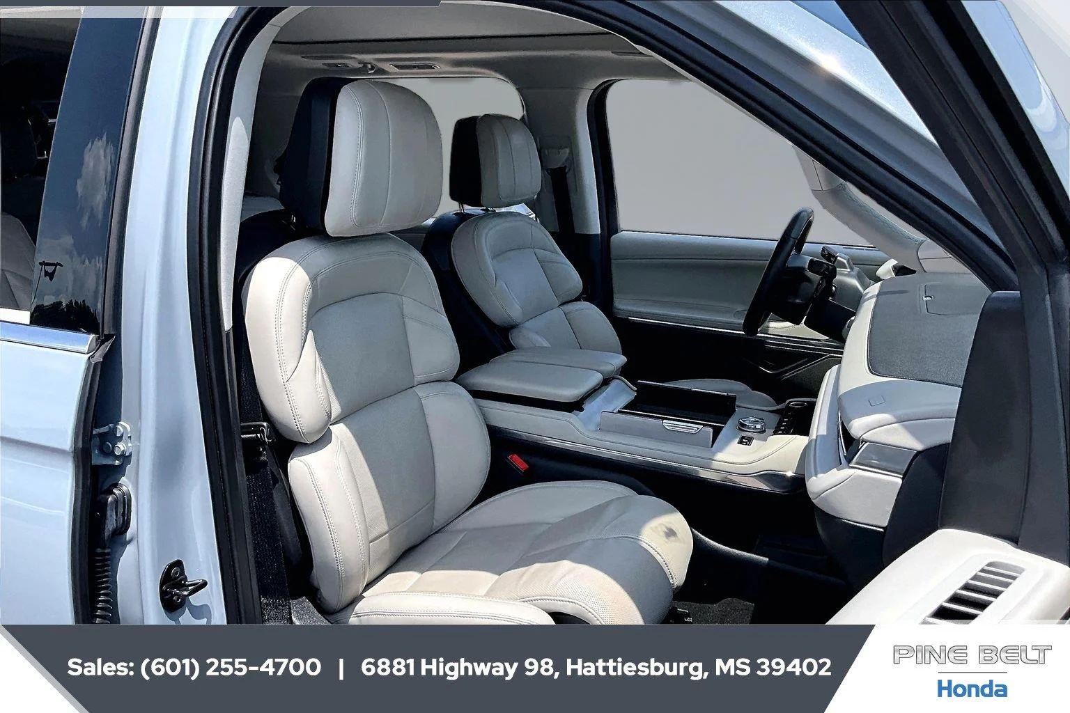 Used 2025 Gray Mist Metallic Tri-Coat Lincoln Reserve image 6